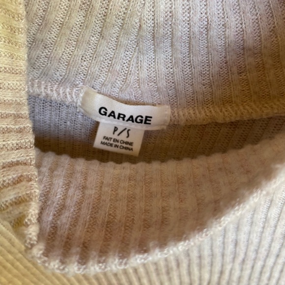 Mock neck sweater - Picture 3 of 3